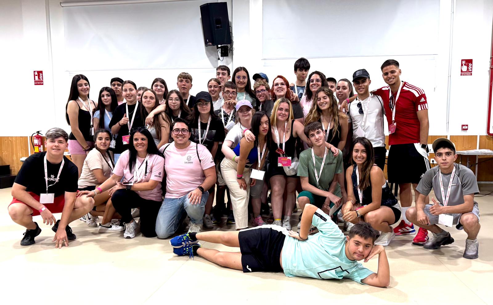 El Concejal de Juventud, Mariano Delgado, junto a jóvenes gabirros durante la celebración de una de las actividades organizadas